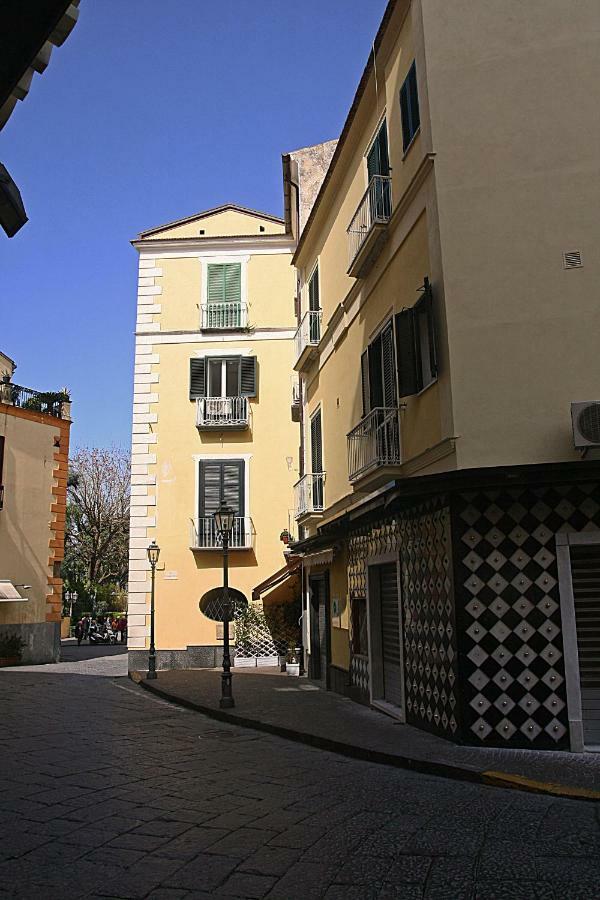 Casa Sofia Apartment ซอร์เรนโต ภายนอก รูปภาพ